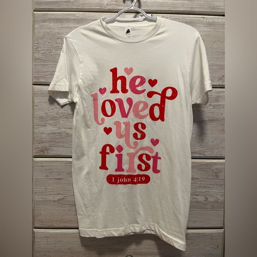 NWT White T-Shirt with Red and Pink Christian Valentines Graphic - Size S